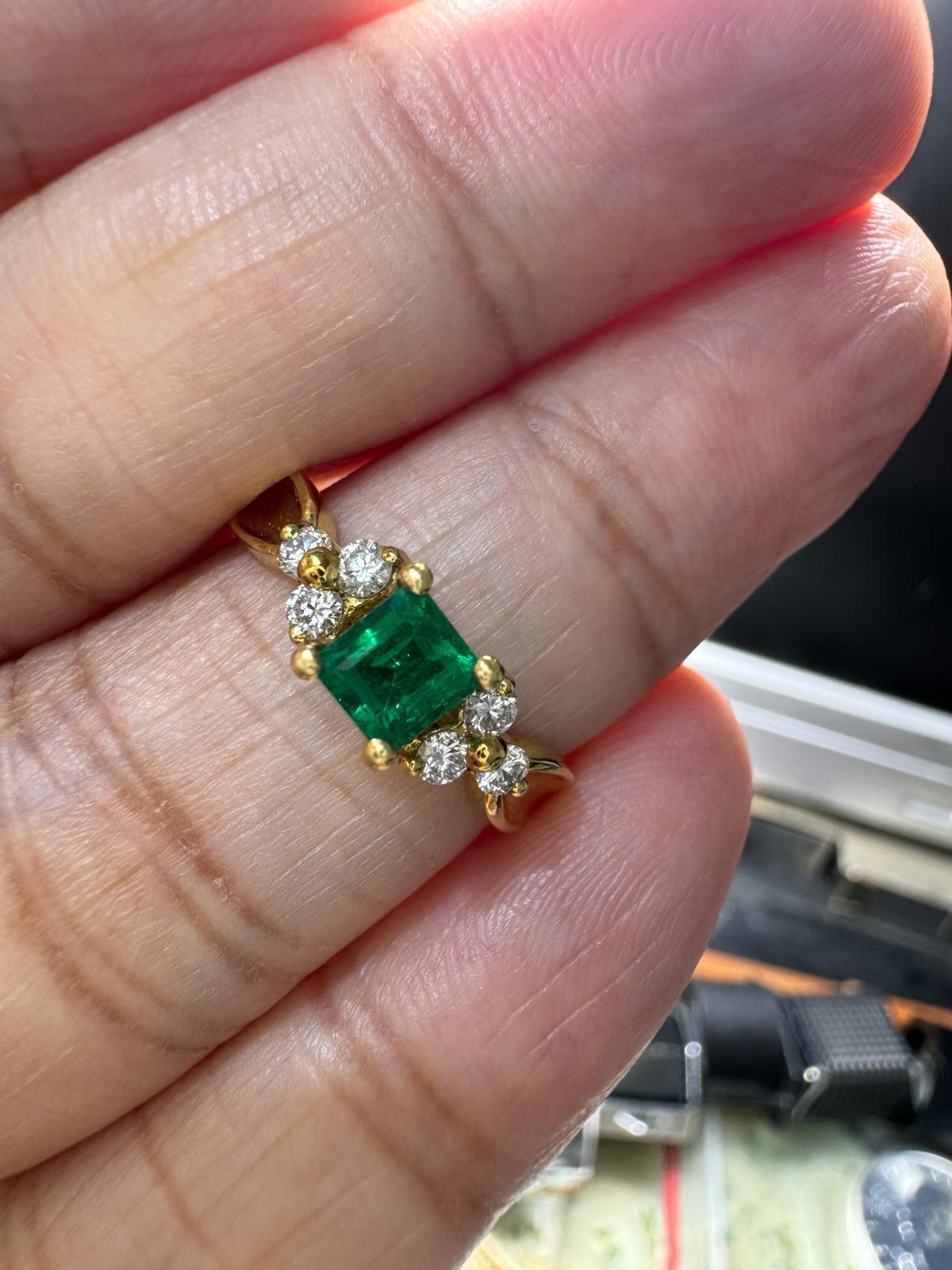 18K Natural Square Emerald White Round Diamond Ring JewelleryNet